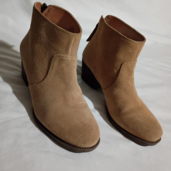 Nine West Women's 7.5 Suede BOLT Tan Ankle Bootie Back-Zip 2" Heel Steller Soles - Picture 9 of 11